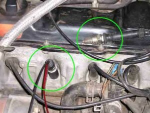 Pressure transducer installed in place of the spark plug