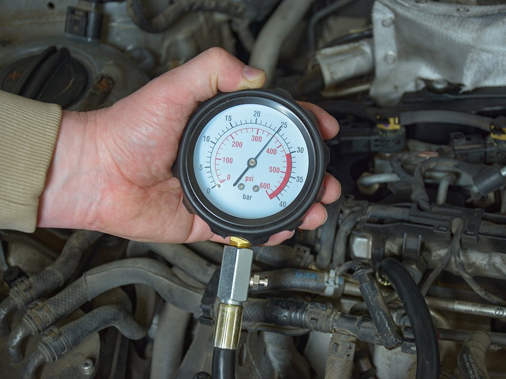 Measuring compression in cylinders using a compression tester