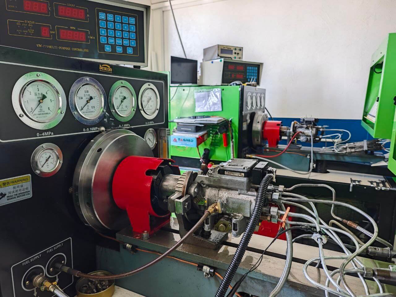 PD-6 piezo transducer used with a diesel injection pump testing bench