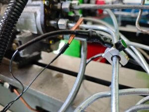 Clamp-on PD-6 piezo transducer on a diesel injection pump testing bench