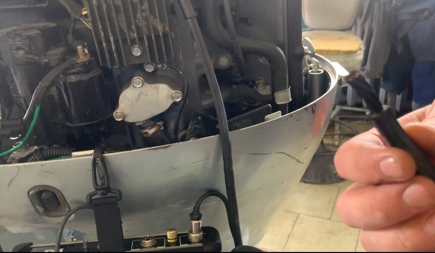 Honda BF90 power cable from the battery to the starter was oxidized and burned under the connecting terminal