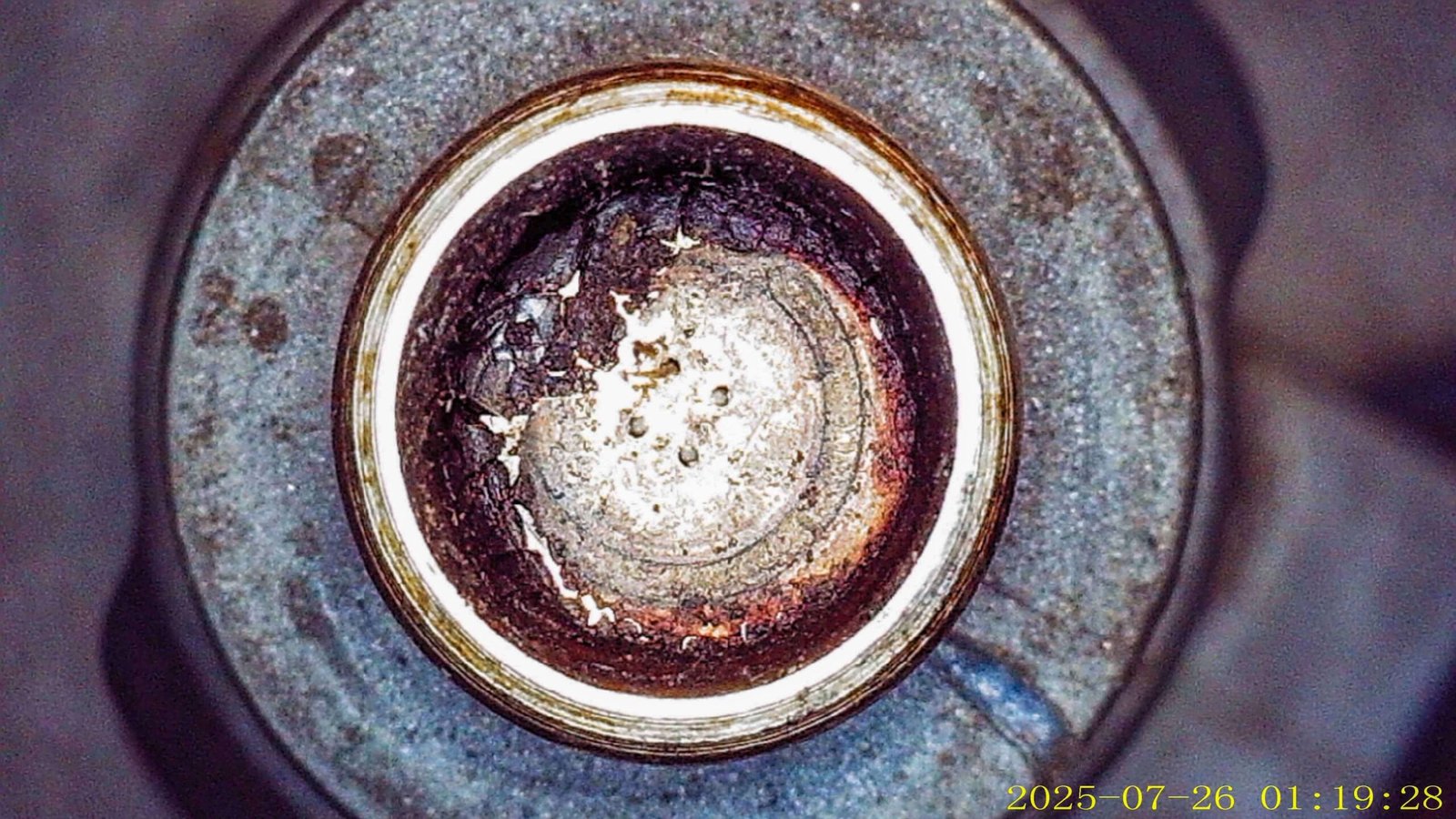 Fuel injector spray pattern before cleaning